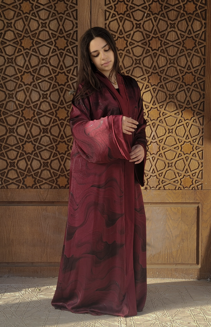 Abaya made of patterned silk fabric